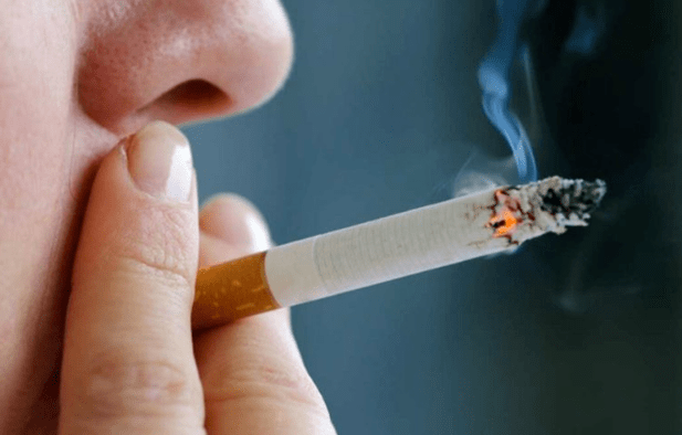 Πρέπει να είστε σε θέση να κρατάτε ένα τσιγάρο σωστά